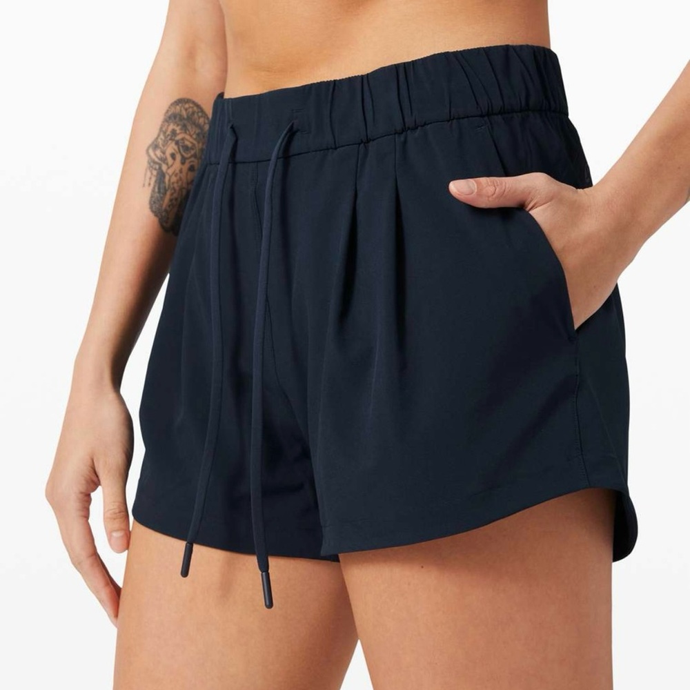 Lululemon Athletica Stroll at Sundown Shorts